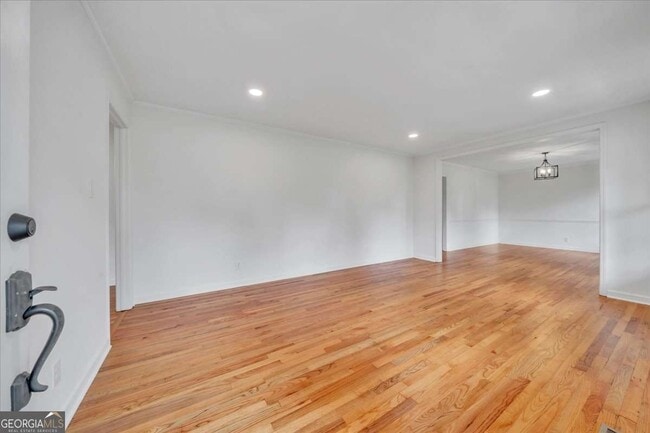 Building Photo - 215 Brookwood Dr