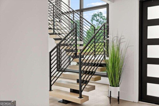 Building Photo - 151 S Pointe Dr