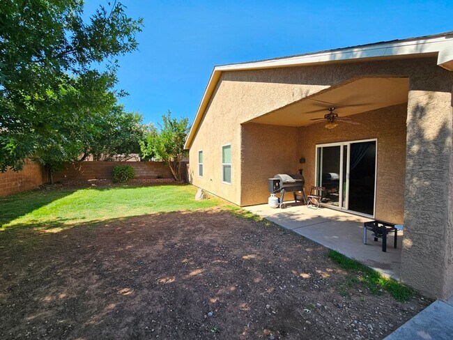Building Photo - 1461 Tierra Royas