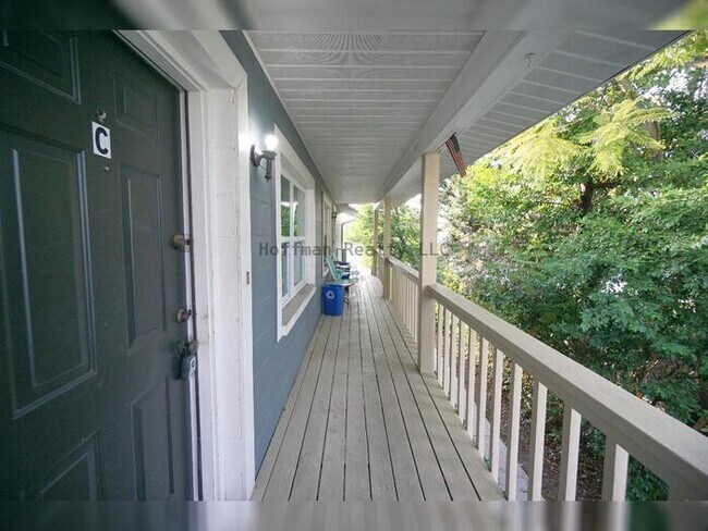 Building Photo - Hyde Park/Soho 2/1 Condo