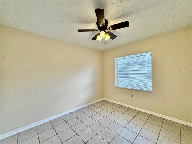 Building Photo - 10015 N Aster Ave