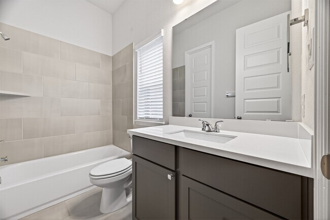 Building Photo - 302 Sky Top Dr