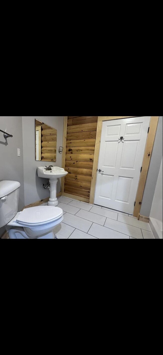 Building Photo - 1339 Hickory Point Dr