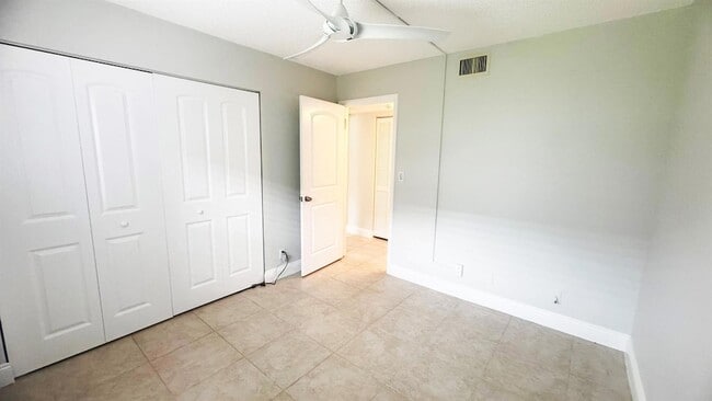 Building Photo - 7547 S Oriole Blvd