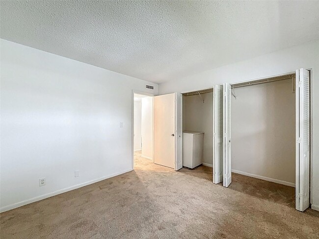 Building Photo - 8735 Ramblewood Dr