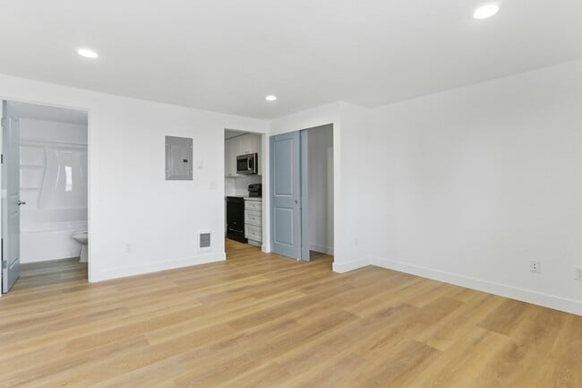 Building Photo - 1407 W Marina Dr
