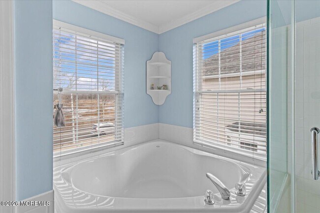 Building Photo - 297 Bayview Ave