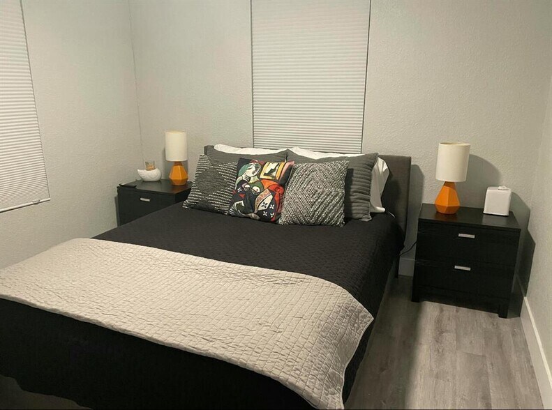 Building Photo - 615 SW 9th St