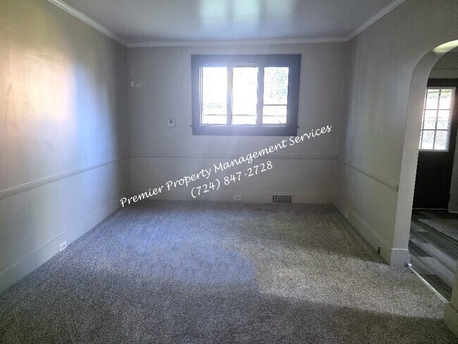Building Photo - 1315 5th Ave