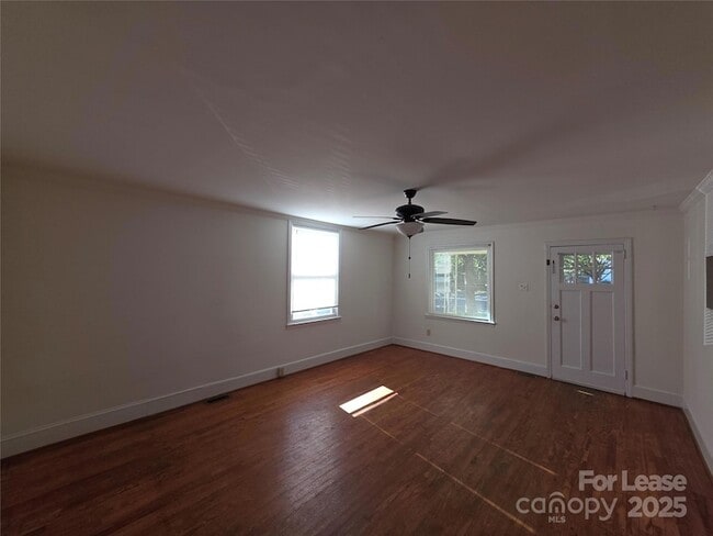 Building Photo - 412 Park Ave