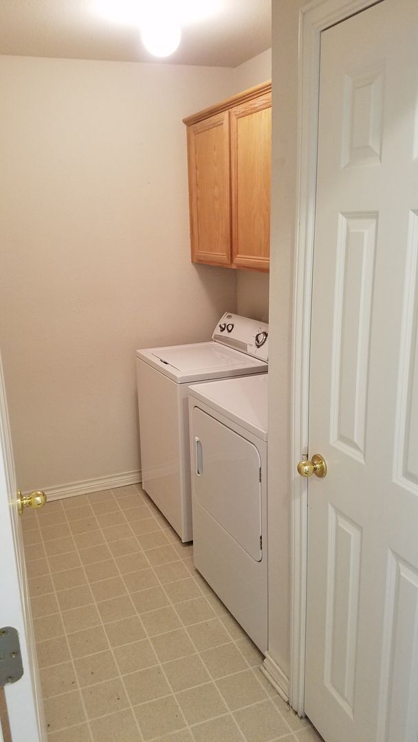 Building Photo - 2300-2302 Pronghorn Lane