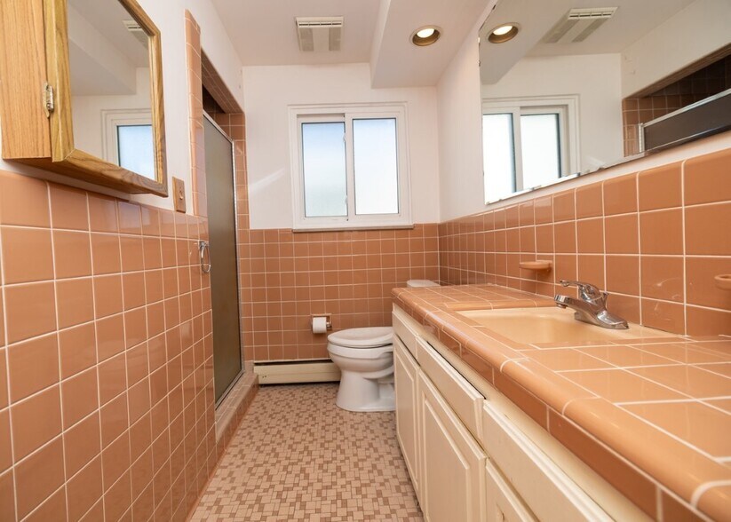 Bathroom 1 - 504 Burgess Dr