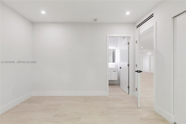 Building Photo - 2251 SW 20th St