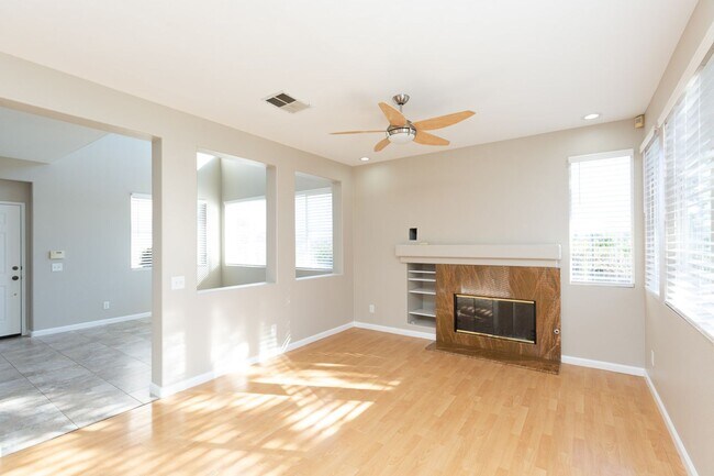 Building Photo - 3 bed, 2.5 bath DETACHED home in SCRIPPS RANCH