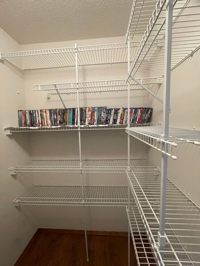 Building Photo - PRE-LEASING - Fully Furnished 6mo Short Term Rental in Ozark