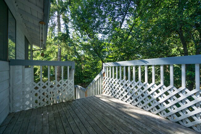 Building Photo - 16708 SE 40th Pl