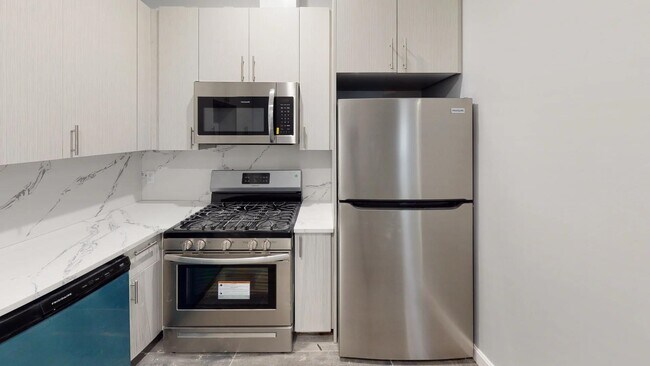 Building Photo - 680 Grand St