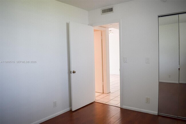 Building Photo - 9230 Lagoon Pl