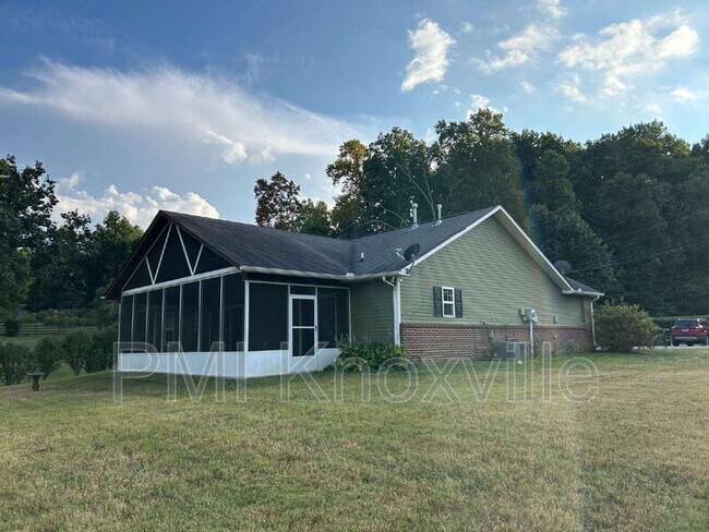 Building Photo - 5960 Parkdale Rd
