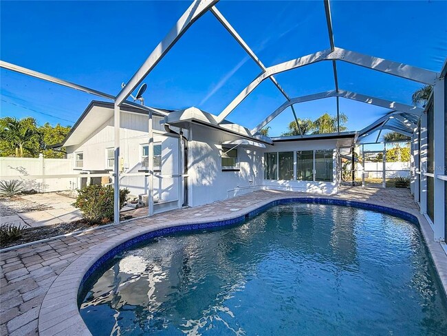 Building Photo - 2161 Edythe Dr