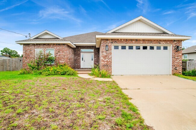 Building Photo - Spacious 2021 home close to beaches and shopping!