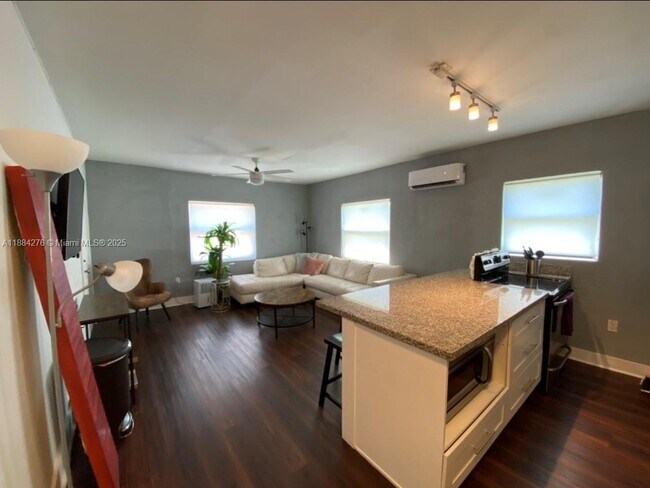 Primary Photo - 274 NW 32nd St