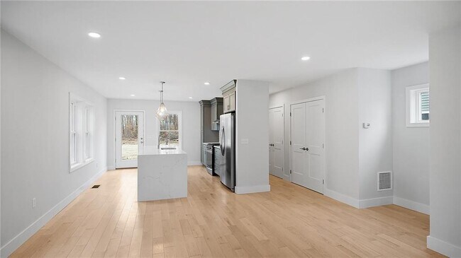 Building Photo - 133 Graystone St