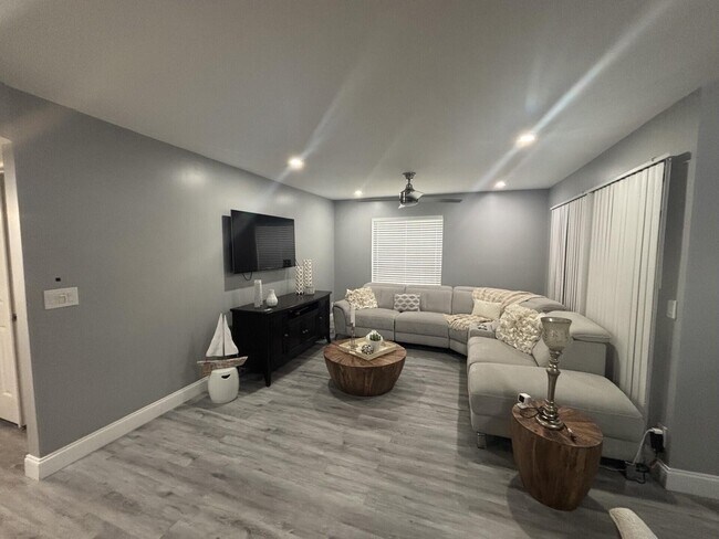 Building Photo - 3751 Cocoplum Cir