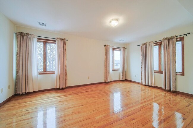 Building Photo - 220 Harrison Ave