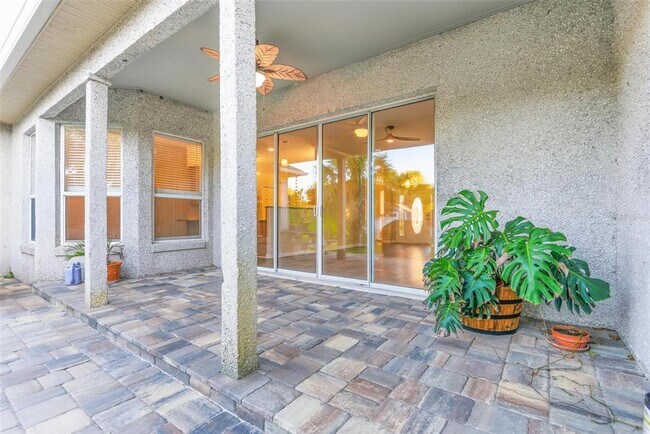 Building Photo - 7 Deerwood St