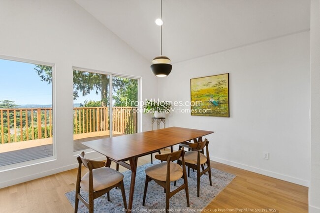 Building Photo - Mid-Century Modern Three Bedroom in Happy Valley!