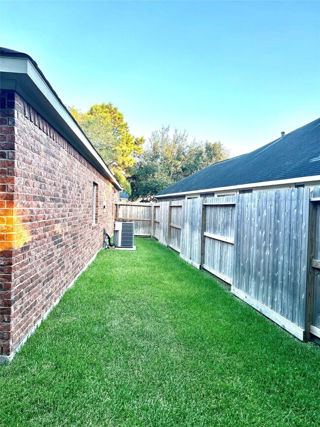 Building Photo - 26418 Meadow Dawn Ln