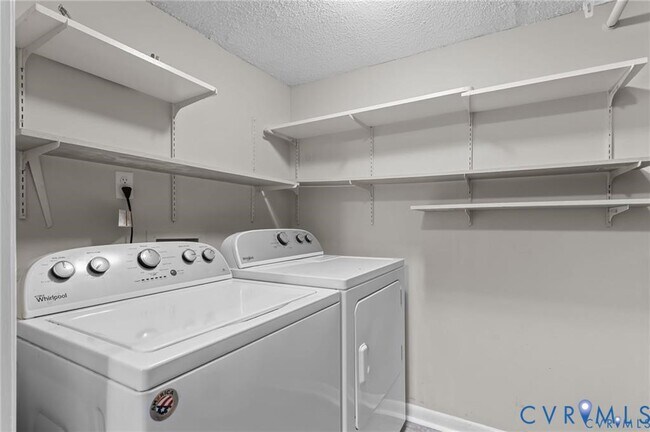 Building Photo - 2613 Chancer Dr