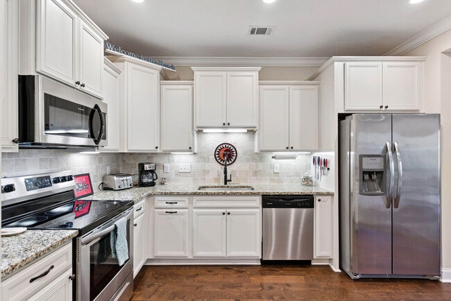 Building Photo - 807 Mariners Cir
