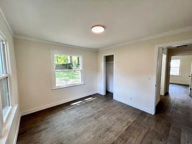 Building Photo - 1623 E Sullenberger Ave