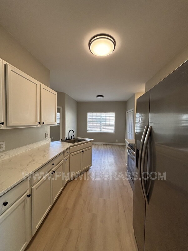 Building Photo - 1951 Redhawk Dr