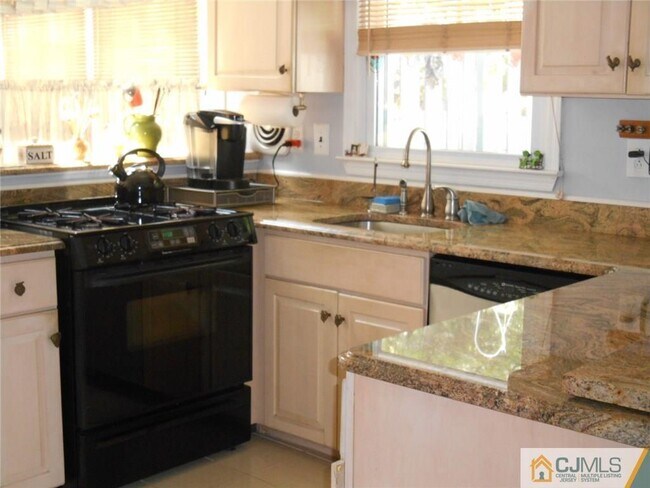 Building Photo - 62 Buttonwood Dr