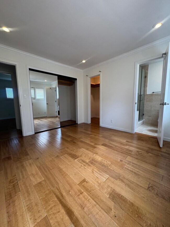 Building Photo - Beautiful 3 Bedroom, 2 Bathroom Home in Prime Santa Monica Location