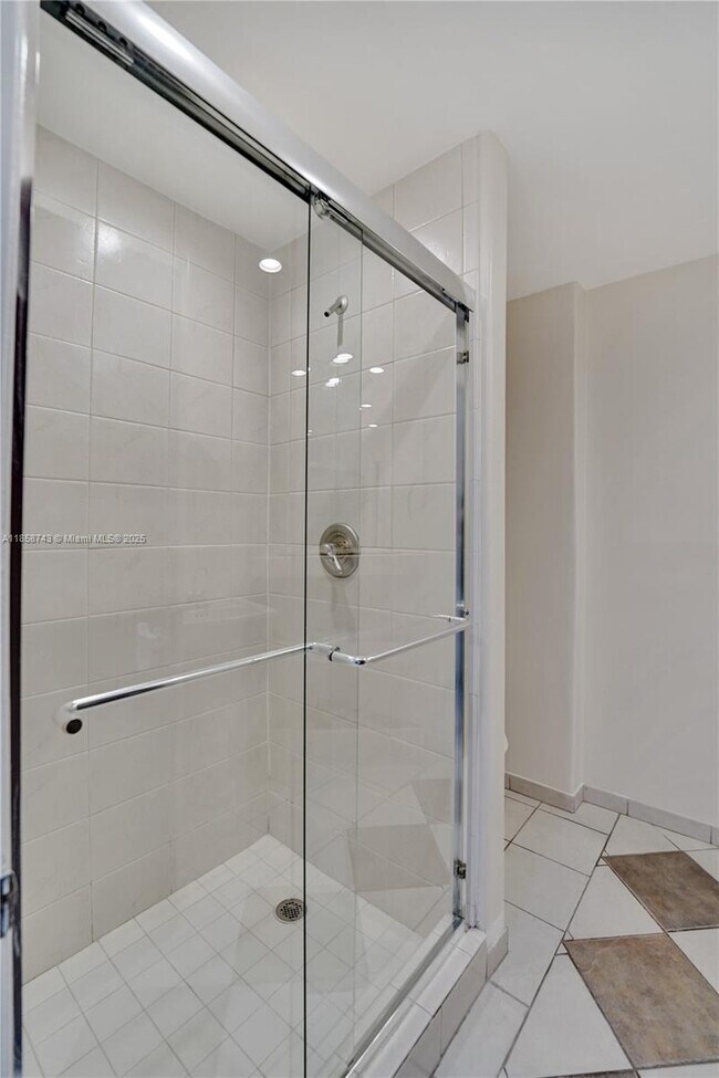 Building Photo - 760 E Coco Plum Cir