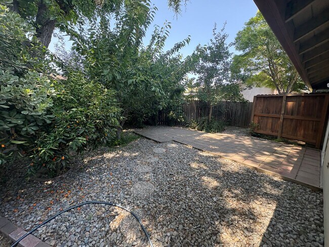 Building Photo - NW Visalia Home coming soon!