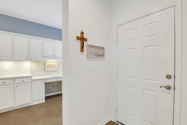 Building Photo - 24 Sweetwater Ct