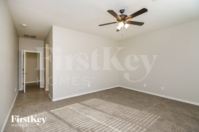 Building Photo - 635 W Desert Hills Dr