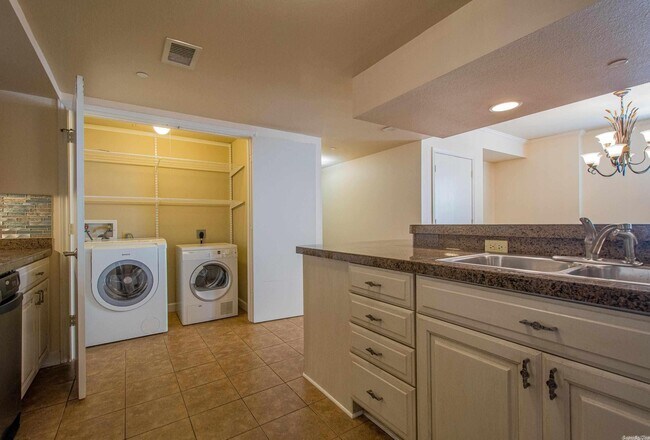 Building Photo - 523 S Louisiana St