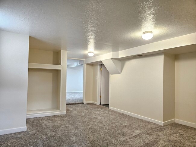 Building Photo - 1133 N Hayes Ave