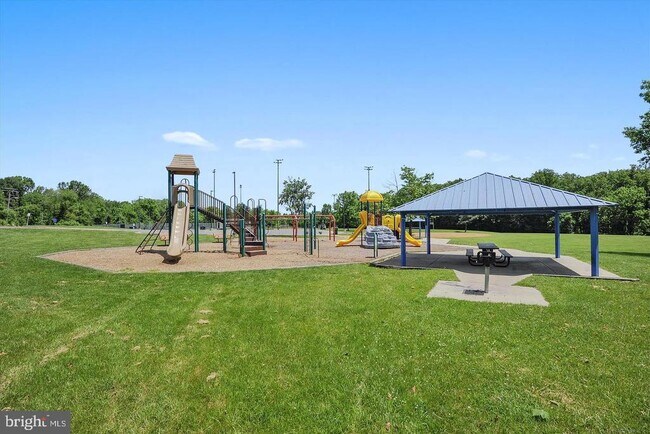 Building Photo - 15603 Dorset Rd