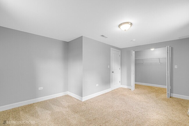 Building Photo - 917 Ironwood Ave