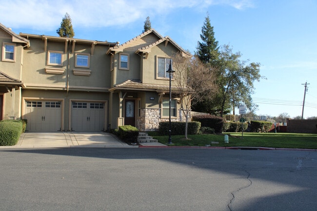 Primary Photo - 7320 Orchard Cir