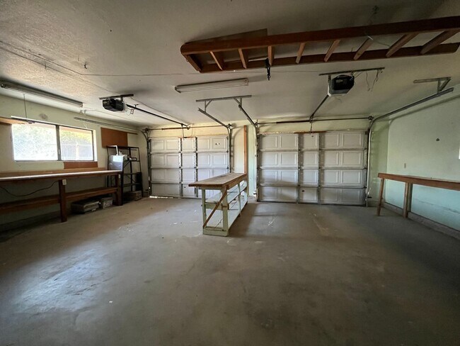 Building Photo - 3 bedroom 2.5 bath Home with a Bonus Room ...