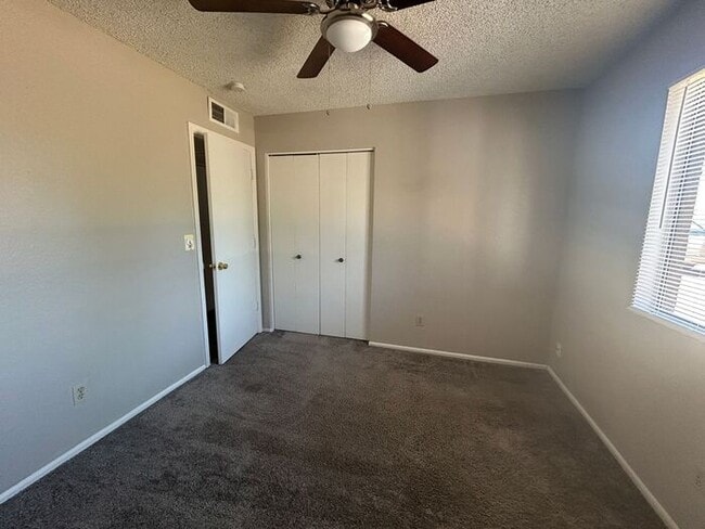 Building Photo - 456 N Glenview