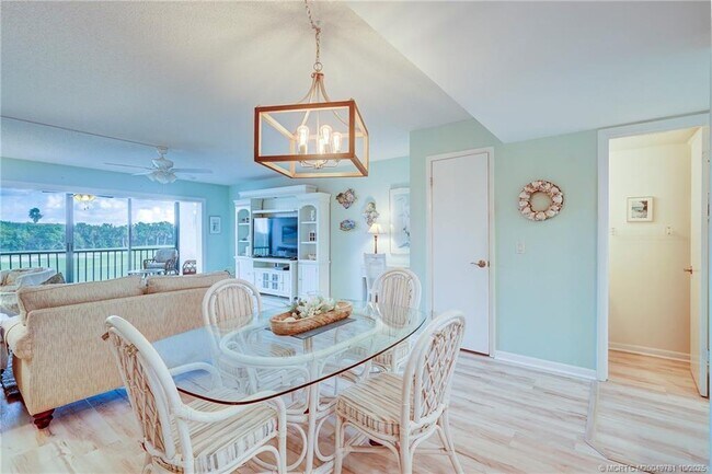 Building Photo - 5532 NE Gulfstream Way